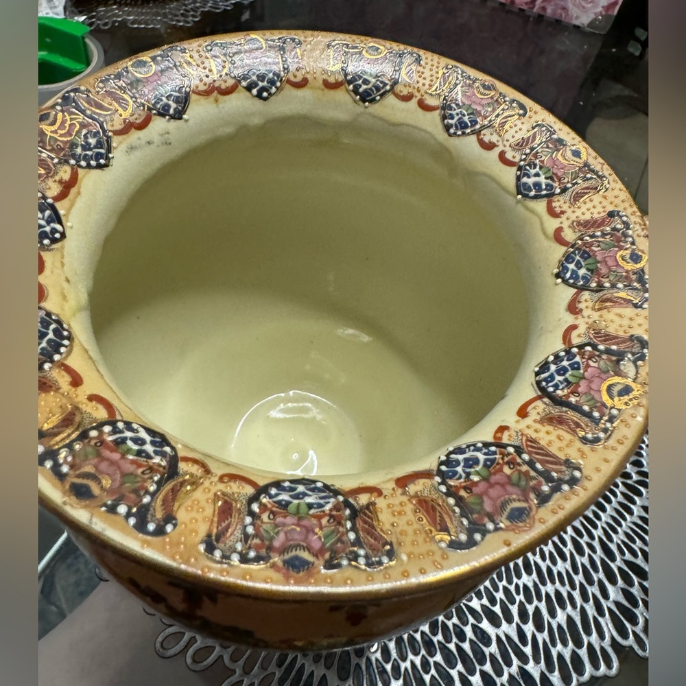 Vintage Satsuma Hand Painted Pot W/ Gold Gilding ,detailed Dots 3 legged~signed - Picture 13 of 16